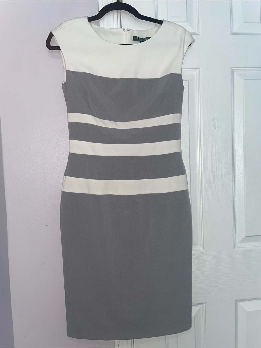 Lauren Ralph Lauren Classic Sleeveless Sheath Dress in Gray and Cream